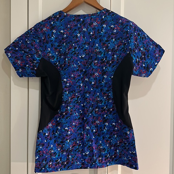 Maevyn Nursing Scrub top/uniform top - Picture 4 of 4